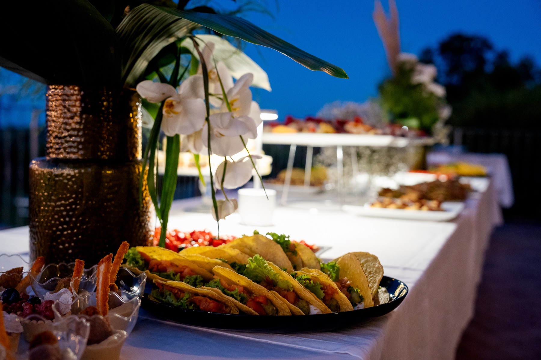 Il buffet dopo il tramonto